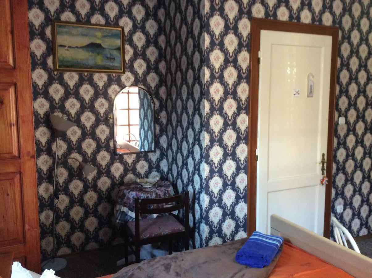 Ilona Kis Kastely Panzio Hotel Keszthely Bagian luar foto