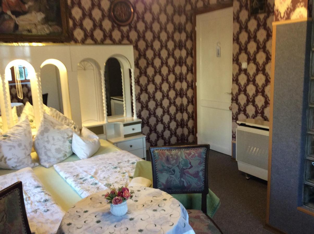 Ilona Kis Kastely Panzio Hotel Keszthely Bagian luar foto