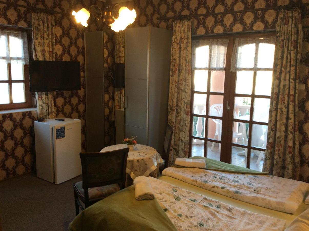 Ilona Kis Kastely Panzio Hotel Keszthely Bagian luar foto