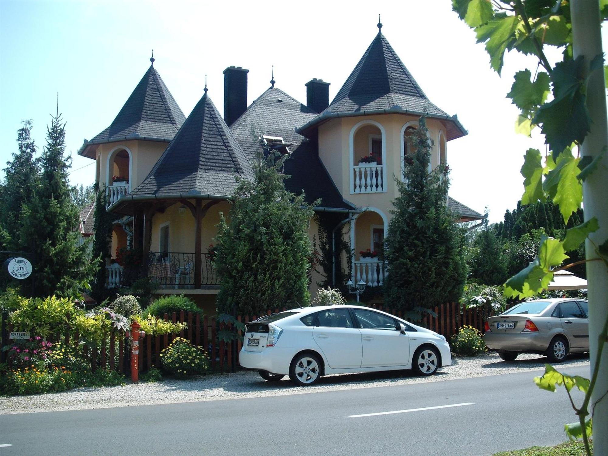 Ilona Kis Kastely Panzio Hotel Keszthely Bagian luar foto