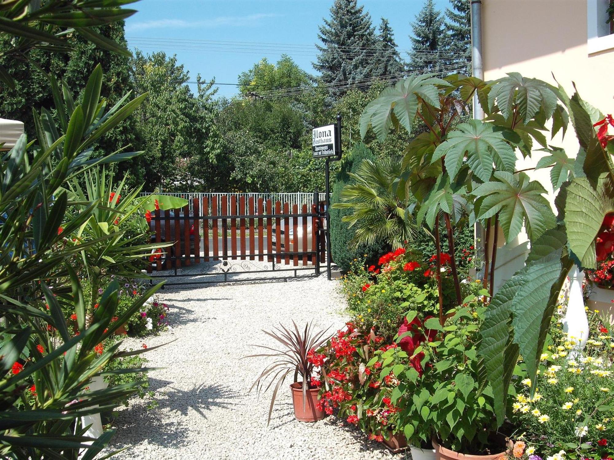 Ilona Kis Kastely Panzio Hotel Keszthely Bagian luar foto