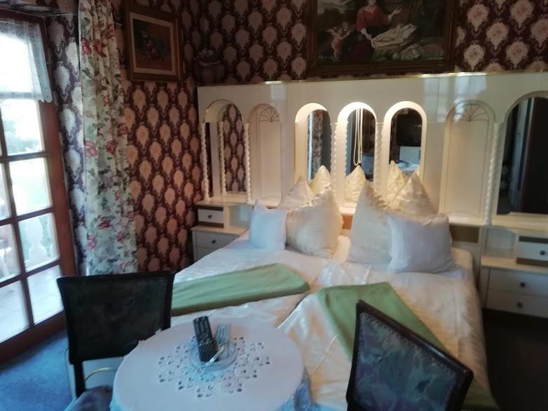 Ilona Kis Kastely Panzio Hotel Keszthely Bagian luar foto